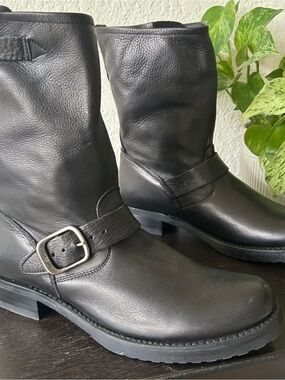 Frye Veronica Short Boots New Without Tags Never Worn Size 9